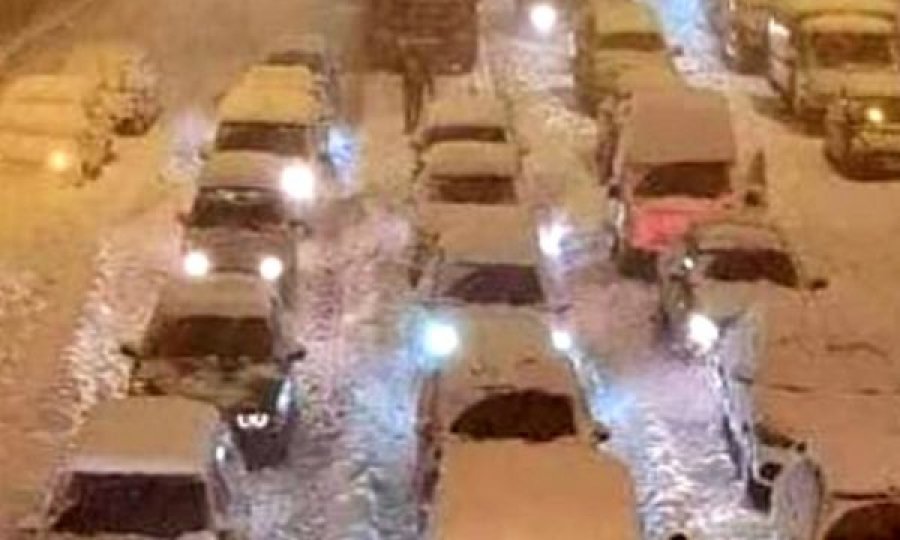 Nga Greqia dhe Turqia një stuhi e madhe bore ka krijuar kaos total