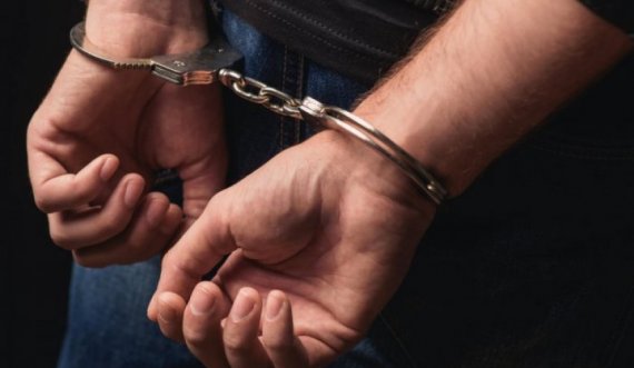 Arrestohet i dyshuari për vjedhje të veturës në Viti