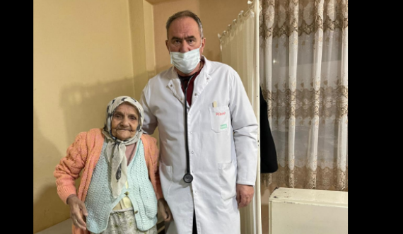 Njihuni me gruan 112-vjeçe nga Prizreni, mjeku: Më vizitoi një gjyshe e shëndoshë