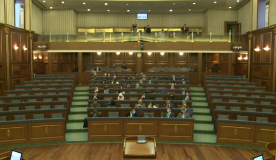 PDK-ja, LDK-ja e AAK-ja e lëshojnë seancën e Kuvendit