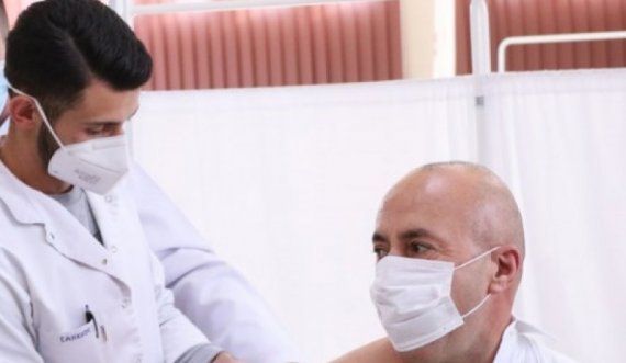 Haradinaj vaksinohet me dozën e tretë antiCOVID-19