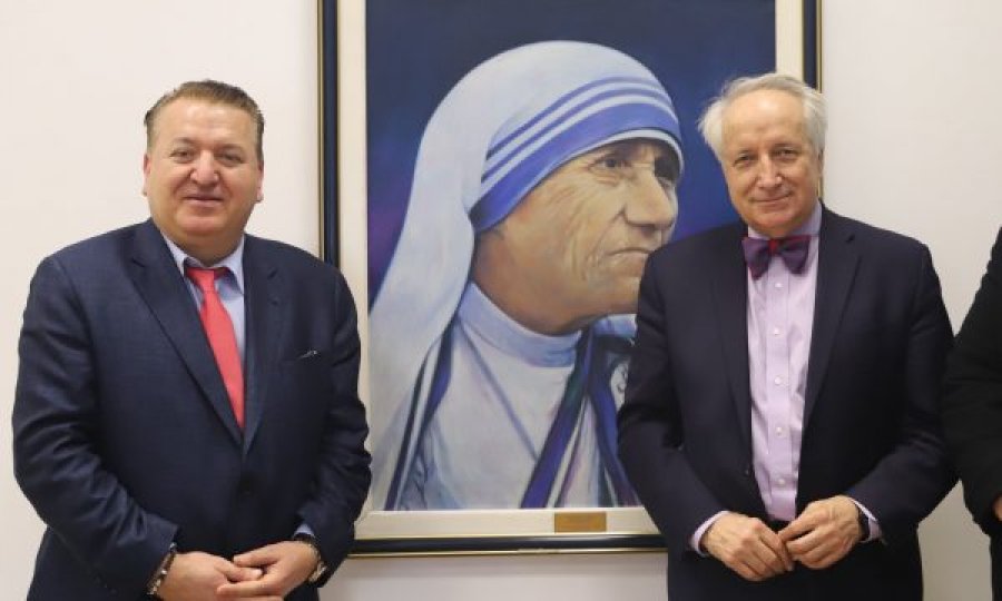 Ministri Latifi kërkon nga mërgimtarët që të investojnë në forcimin e shërbimeve shëndetësore në Kosovë