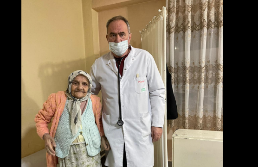 Njihuni me gruan 112-vjeçe nga Prizreni, mjeku: Më vizitoi një gjyshe e shëndoshë