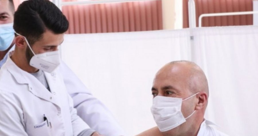 Haradinaj vaksinohet me dozën e tretë antiCOVID-19