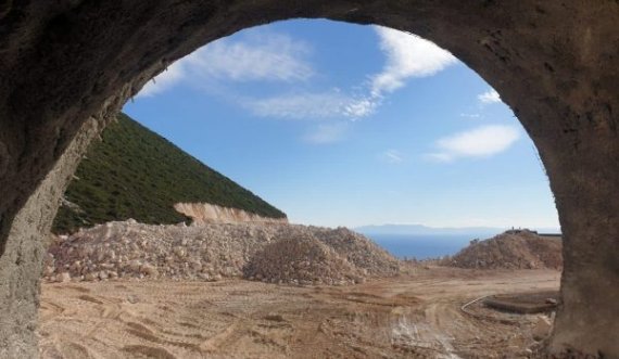 Dhërmia më afër, Edi Rama publikon fotografitë e tunelit që shkurton rrugën deri në jug