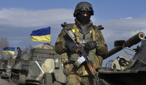 Ushtari ukrainas vret pesë persona dhe ndodhet në arrati, besohet se ka kallash me 200 plumba