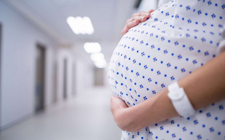 Dhjetë gra shtatzëna me Covid-19 duke u trajtuar në Gjinekologji