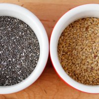 Këto fara të vogla bardhë e zi janë të pasura me yndyra omega-3 