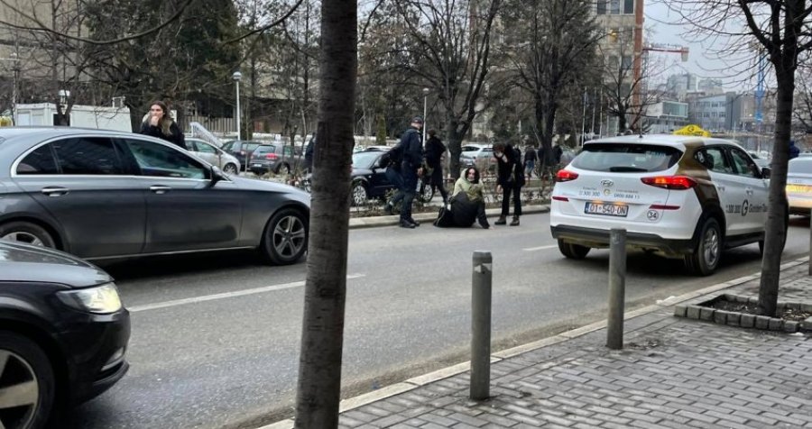 Goditet nga vetura një grua midis Prishtine