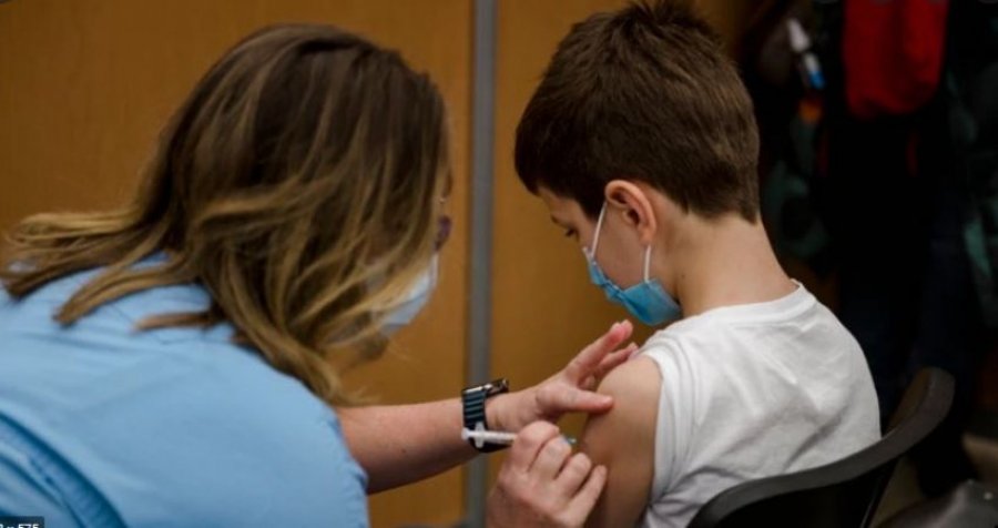 COVID në shkolla, MAShTI apelon për vaksinim të fëmijëve mbi 12-vjeç
