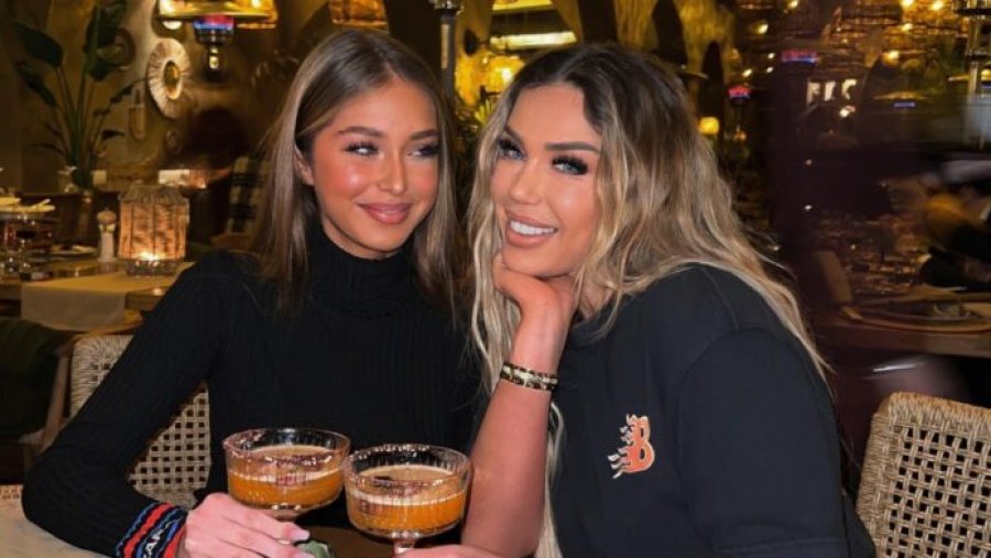 Si binjake, Adelina sjell foton më të ëmbël me motrën