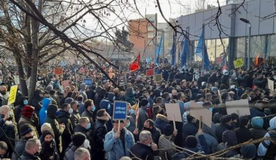 Reagon Qeveria pas protestës së PSD’së kundër shtrenjtimit të rrymës