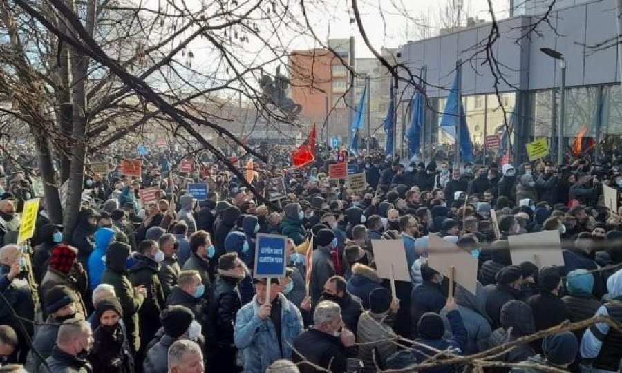 Reagon Qeveria pas protestës së PSD’së kundër shtrenjtimit të rrymës