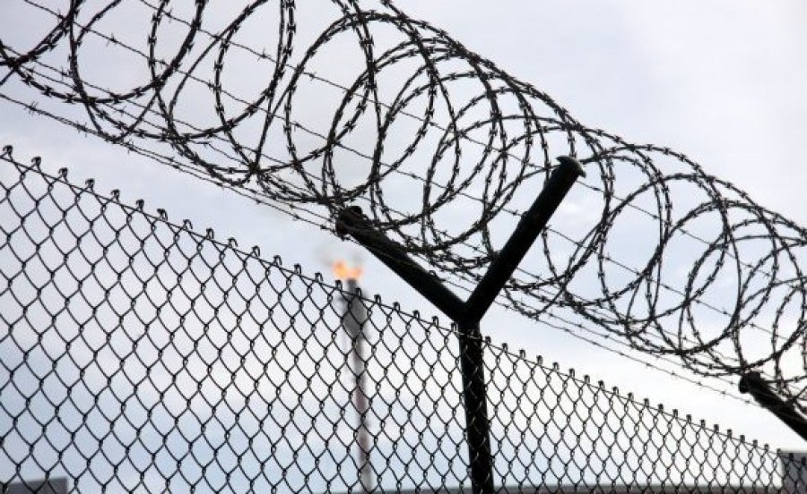 I burgosuri në Burgun e Gërdovcit dyshohet se porositi ish të burgosurin ta vrasë një oficer korrektues
