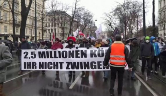 Austriakët kundërshtojnë ligjin për vaksinimin e detyruar