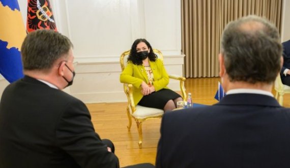 Presidentja pas takimit me Lajçakun e Escobarin: Dialog për njohje reciproke, palët të trajtohen barabartë