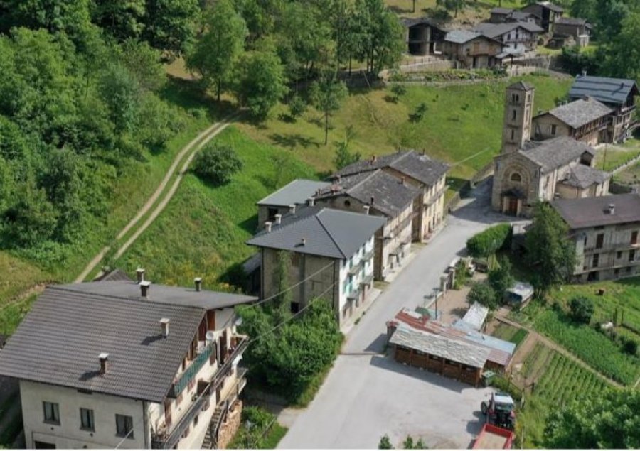 Fshati i bukur piktoresk italian që nuk flet italisht
