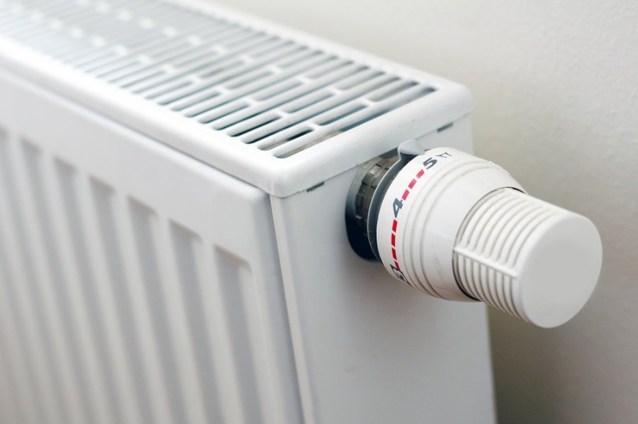 Për kursimin e energjisë elektrike , a duhet t’i fikni radiatorët natën?
