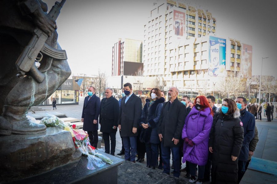 Krasniqi: Zahiri, Hakifi e Edmondi që u flijuan në rrugën e çlirimit, janë bërë dritë mbi ditët e bardha të Kosovës