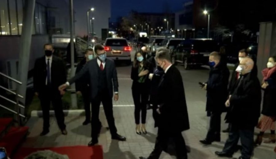 Lajçak dhe Escobar takohen me kryeministrin Kurti në Qeveri