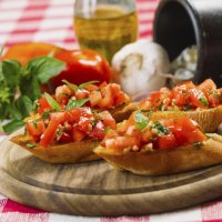 Receta e Pepës:Brusketa me domate dhe djathë