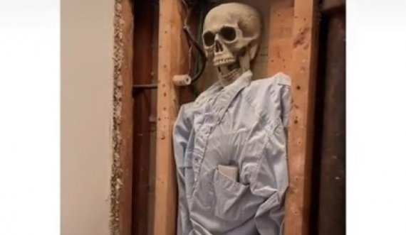 Familja kanadeze zbulon një skelet në shtëpi/ Kishte qenë prej vitesh pas pasqyrës