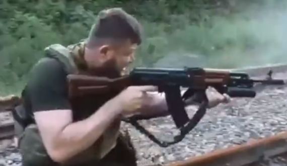 Ushtari çeçen gjuan pa target, thotë se Ukraina së shpejti nuk do të ekzistojë