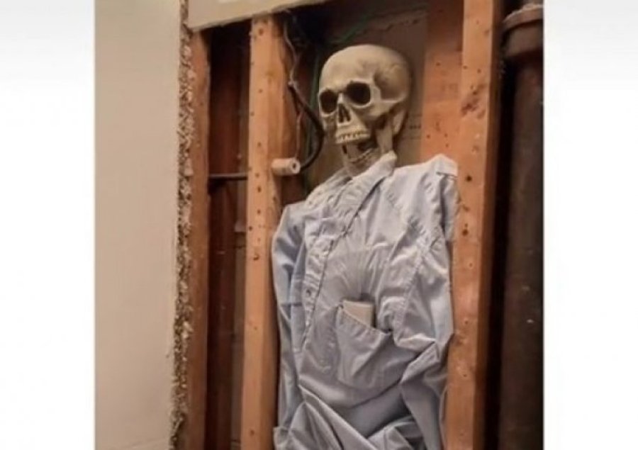 Familja kanadeze zbulon një skelet në shtëpi/ Kishte qenë prej vitesh pas pasqyrës