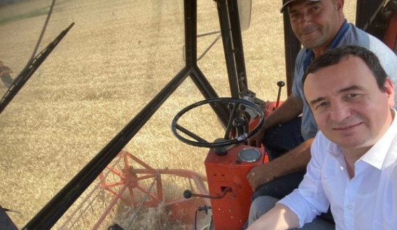 Nisin korrje-shirjet, Kurti e vazhdon traditën e kryeministrave, hip në kombanjë