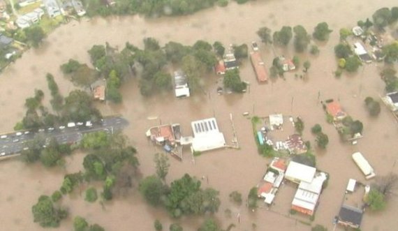 Përmbytje të mëdha në Australi, dhjetëra mijëra qytetarë duhet të evakuohen