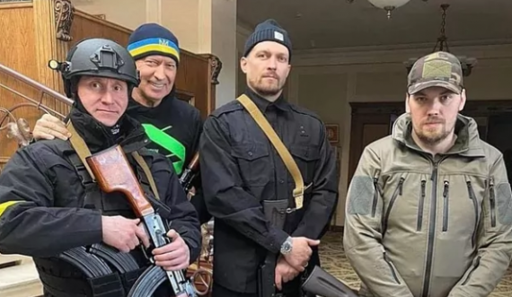 Usyk për luftën në Ukrainë: I lutesha Zotit çdo ditë që askush të mos më vriste