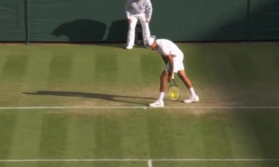 Kyrgios i jashtëzakonshëm, fiton pikën në mënyrë spektakolare