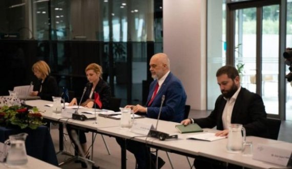 Rama vizitë në Gjykatën e Hagës, flet edhe për çështjen e detit me Greqinë