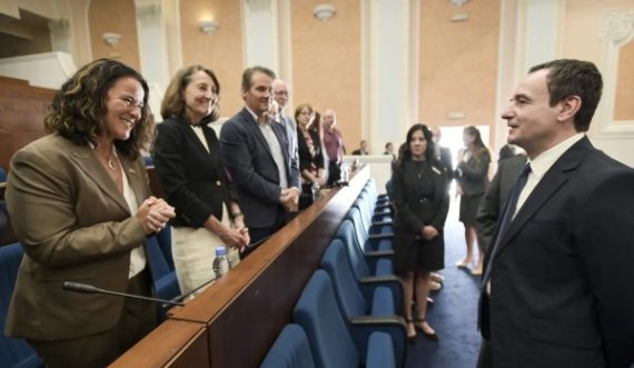 Kurti e pret një delegacion nga Iowa, flasin për mundësinë e investimeve në disa sektorë