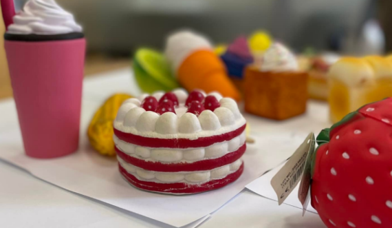 Inspektorati largon nga tregu rreth 5,000 imitime plastike të ushqimeve