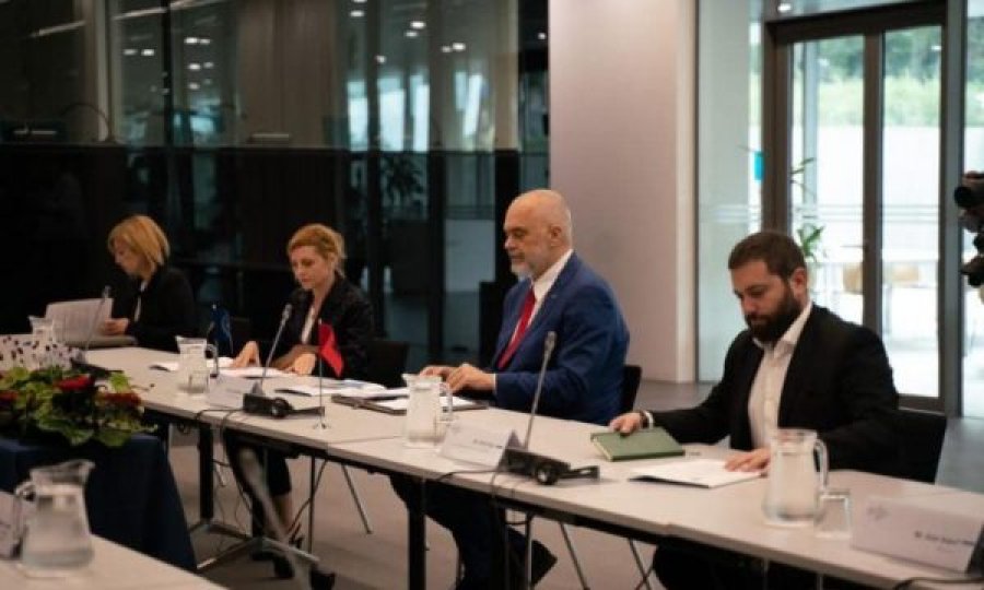 Rama vizitë në Gjykatën e Hagës, flet edhe për çështjen e detit me Greqinë