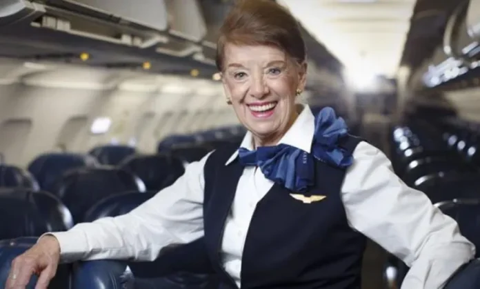 Besoni apo jo, kjo 86-vjeçare është stjuardesja më e vjetër në botë