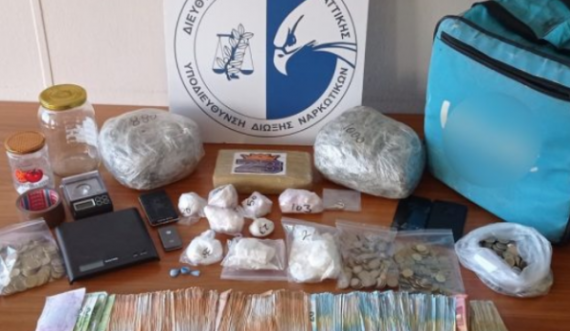 Në vend të picave, shpërndante drogë, kapet në flagrancë 38-vjeçari shqiptar