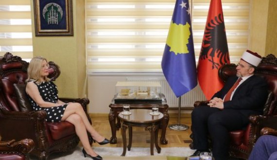 Si i shkurtoi BIK fotografitë e Myftiut me diplomaten greke