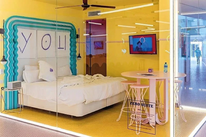 Një hotel në Ibiza ofron një dhomë ku mund të qëndroni plotësisht falas, por ka një kusht
