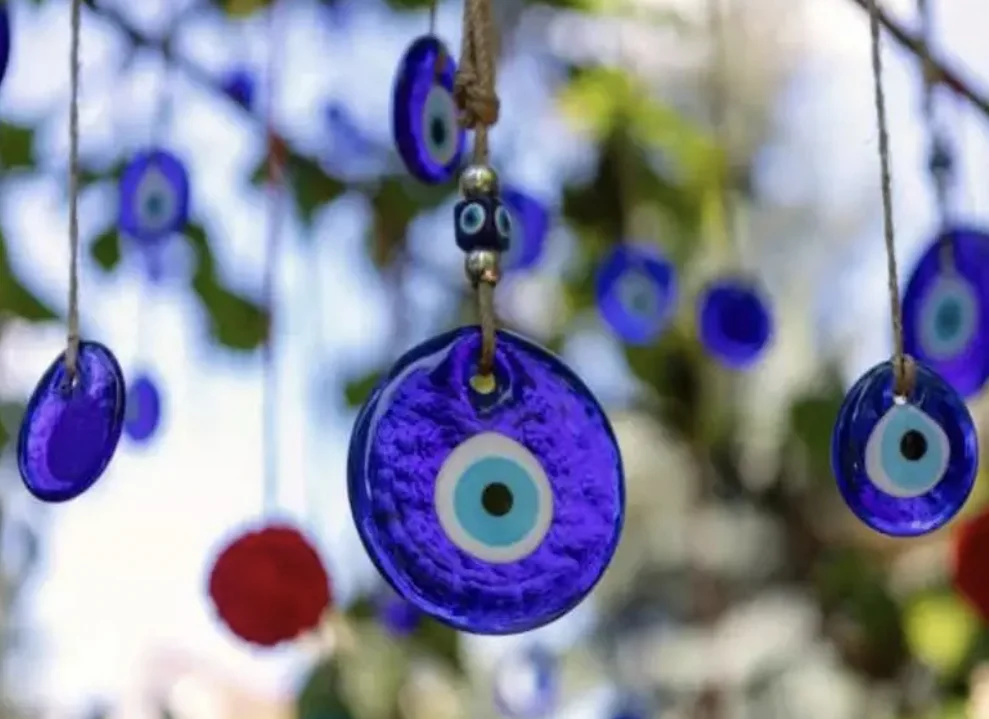 A duhet të friksohemi kur na mallkon dikush?