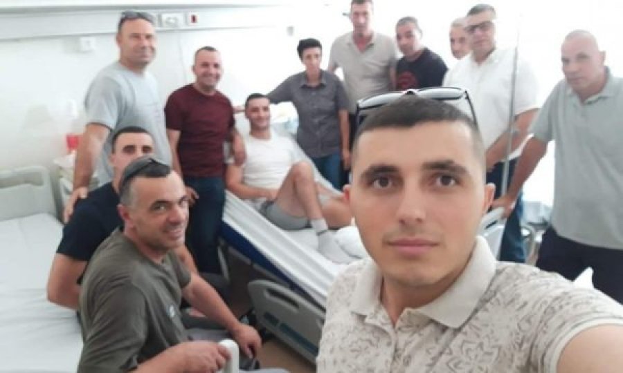 Kolegët vizitojnë policin që ditë më parë u plagos në Skenderaj