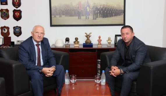 Ish-presidenti Sejdiu i shkon në zyre Ministrit Mehaj