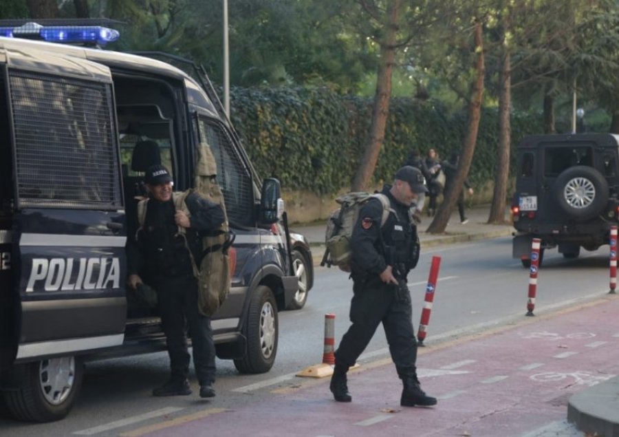 Në panik nga protestuesit/ Rama blindon Kryeministrinë me 1200 policë