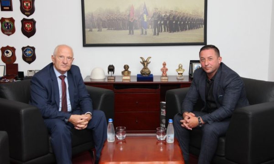 Ish-presidenti Sejdiu i shkon në zyre Ministrit Mehaj