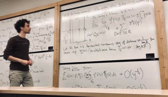 Studenti kosovar përfundon studimet e magjistraturës me notën më të lartë në Universitetin e Oxfordit