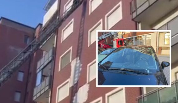 Bien tullat nga një ndërtesë në Prishtinë, ndërhyjnë zjarrfikësit ndërsa disa vetura dëmtohen