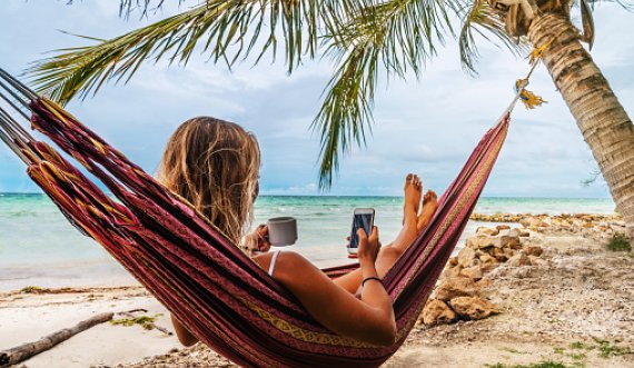 Si ta ruani ngjyrën çokollatë pas plazhit sa më gjatë?