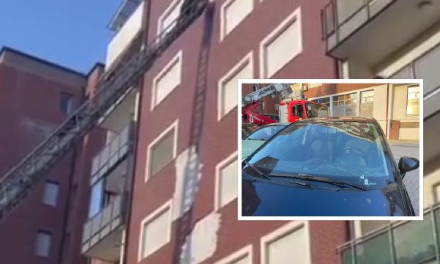 Bien tullat nga një ndërtesë në Prishtinë, ndërhyjnë zjarrfikësit ndërsa disa vetura dëmtohen