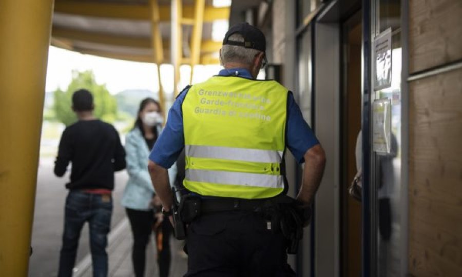 Doganierët kapin via*gra ilegale në vlerë 50 mijë euro